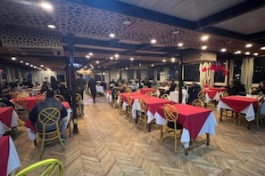Banquet hall - Timo Pyramids View : Deluxe Twin Room (Giza Governorate)