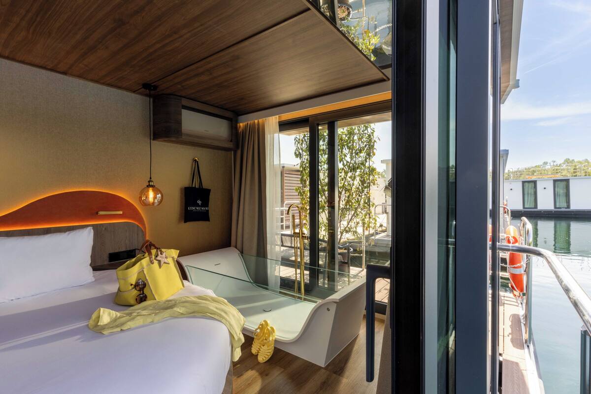Suite Royal, 1 cama de matrimonio grande, vistas al lago | Escritorio, espacio para trabajar con un portátil, wifi gratis