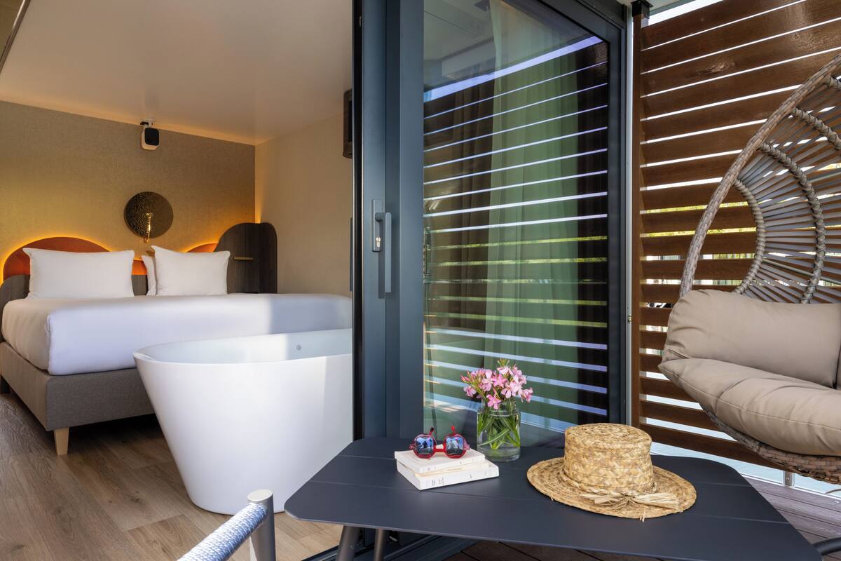 Suite Confort, vistas al lago | Escritorio, espacio para trabajar con un portátil, wifi gratis