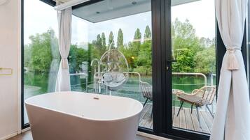 Tab mandi berpancutan