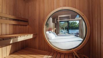 Royal-Suite, 1 King-Bett, Seeblick | Badezimmer | Badewanne und Dusche (separat), Haartrockner, Handtücher, Seife