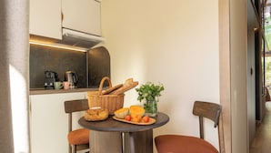 Suite Deluxe, 1 letto king, vista lago | Area soggiorno