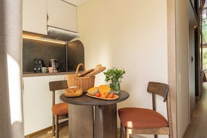 Deluxe-Suite, 1 King-Bett, Seeblick | Wohnbereich