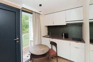 Panoramic Suite, 1 King Bed, Lake View | Private kitchen | Mini-fridge, stovetop, cookware/dishes/utensils - L'Escale Royale Torcy - Marne la Vallée (Torcy)