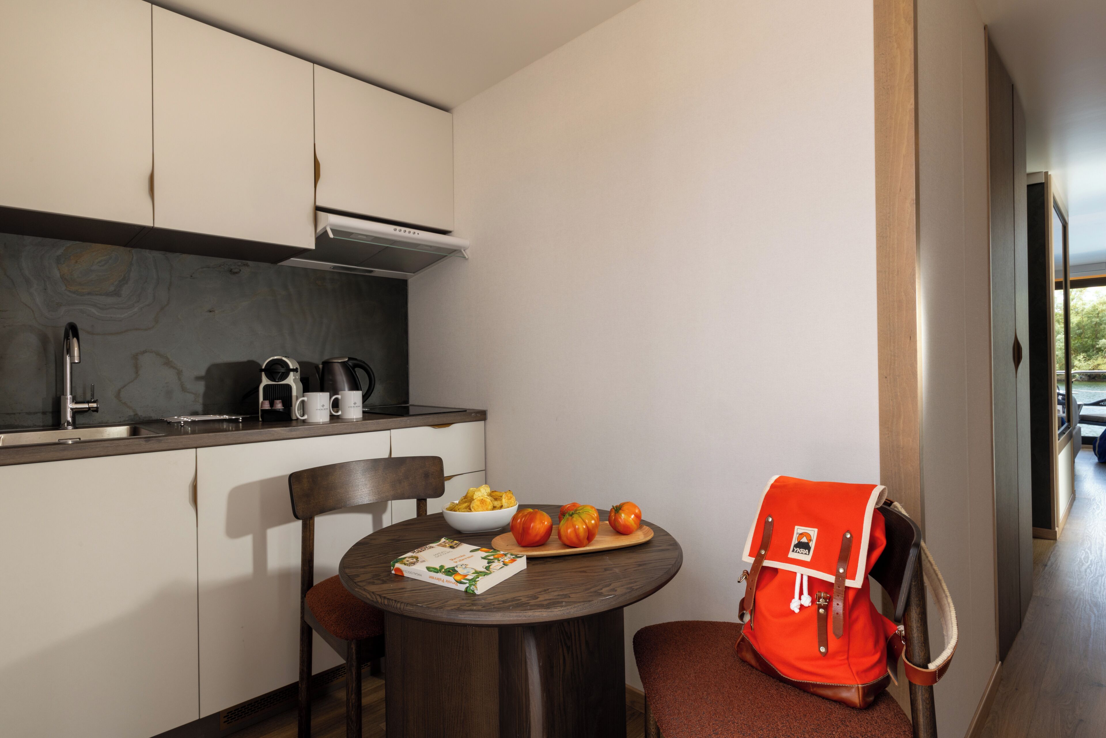 Superior-Suite, 1 King-Bett, Seeblick | Wohnbereich