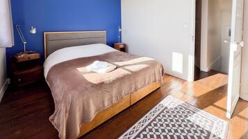 Fer et planche Ă repasser, lit parapluie, Wi-Fi gratuit, draps fournis