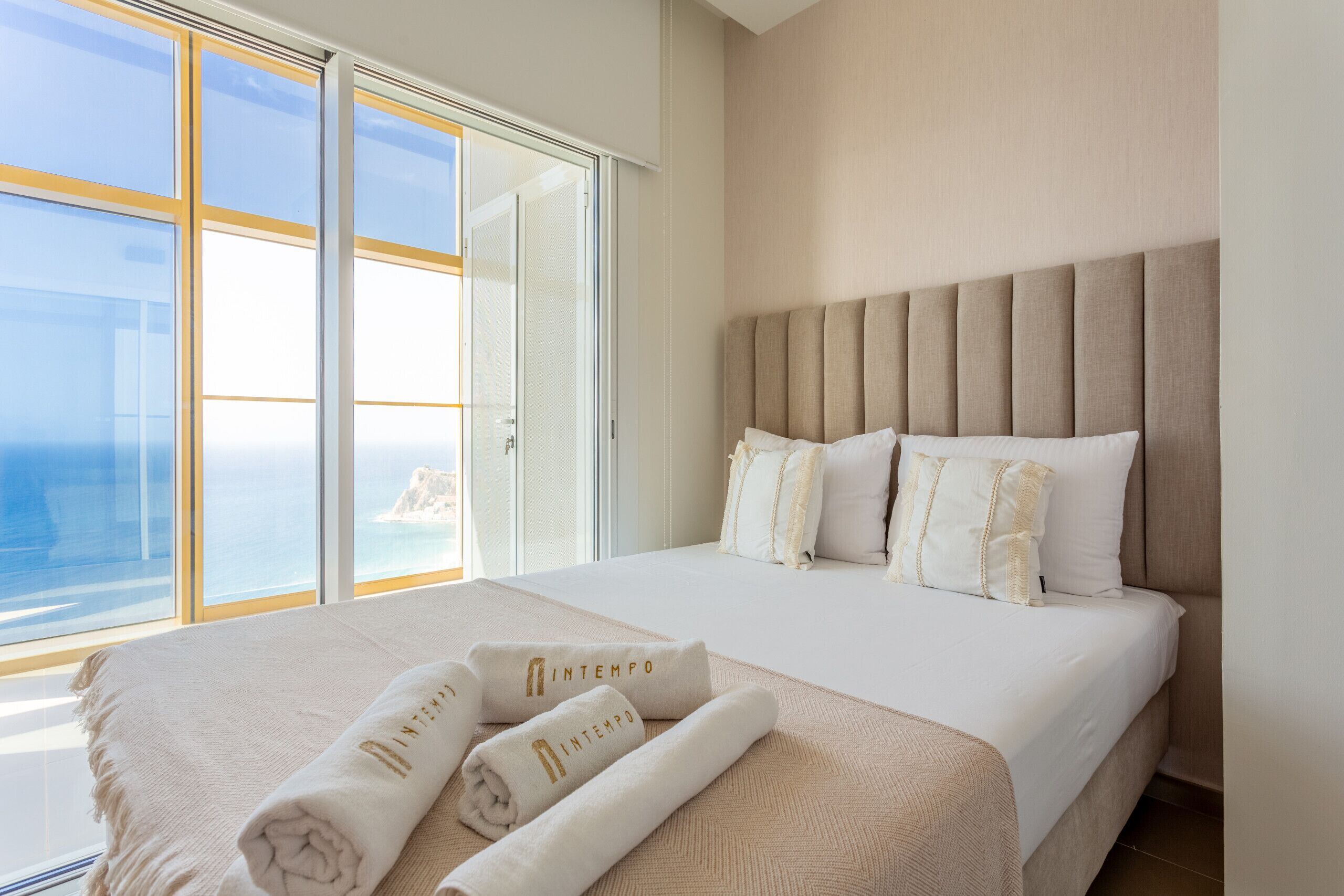 مكواة/لوح كي وواي فاي مجانًا وملاءات أسرّة