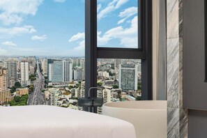 奢华双床房, 城市景观 | 办公桌、笔记本电脑工作区、遮光窗帘、隔音