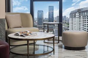 Standard Suite, City View | Desk, laptop workspace, blackout drapes, soundproofing - Yashan Tianlai S High-Rise Hotel (Chengdu)