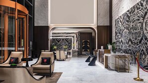 A spacious lobby with leather seating, a reception desk, and marble walls. - Yashan Tianlai S High-Rise Hotel (Chengdu)