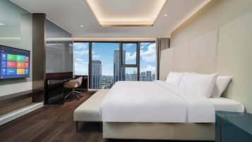 Senior Suite, City View | Desk, laptop workspace, blackout drapes, soundproofing