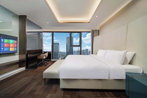 Senior Suite, City View | Desk, laptop workspace, blackout drapes, soundproofing - Yashan Tianlai S High-Rise Hotel (Chengdu)