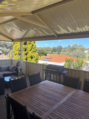 屋外ダイニングエリア