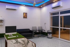 Exterior - Hotel Radhe Shyam Resort Vrindavan (Vrindavan)