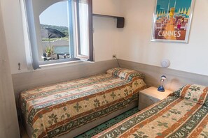 2 bedrooms, iron/ironing board, travel cot - Roberto - Villa Marinella (Porto Azzurro)