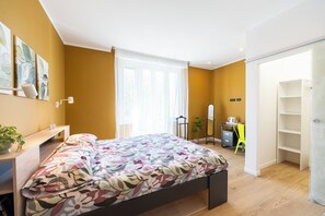 Silitysrauta/-lauta, Wi-Fi, vuodevaatteet