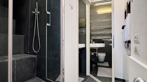 Shower, hair dryer, bidet, towels - Residence Mozart (5 min to Rialto's Bridge) (Venecia)
