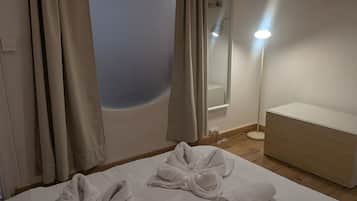 1 slaapkamer, een strijkplank/strijkijzer, gratis wifi, beddengoed