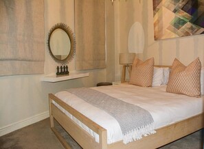 Economy Apartment | In-room safe, iron/ironing board, free WiFi - Avenue One  (Cape Town)