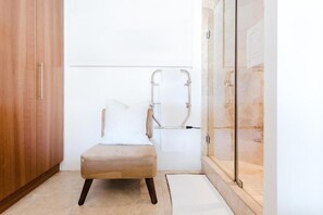 Deluxe Studio, Balcony, Mountain View | Bathroom - Avenue One  (Cape Town)