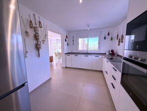 Fridge, microwave, oven, dishwasher - Villa Modern Princess (Golf Del Sur)
