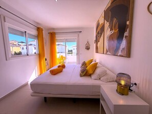 Iron/ironing board, travel cot, WiFi, bed sheets - Villa Modern Princess (Golf Del Sur)
