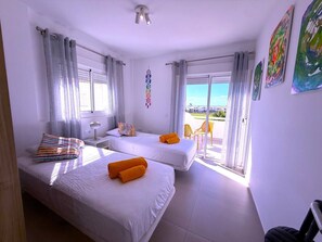 Iron/ironing board, travel cot, WiFi, bed sheets - Villa Modern Princess (Golf Del Sur)