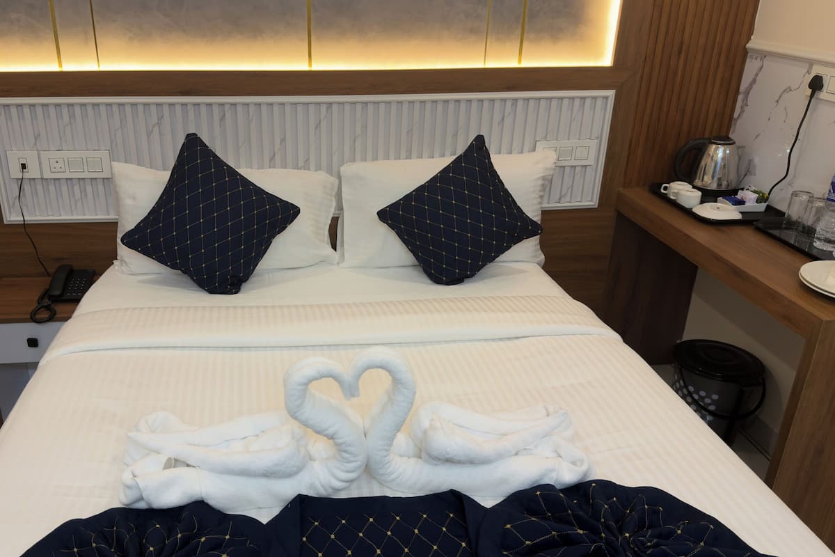 Escritorio y espacio para trabajar con laptop