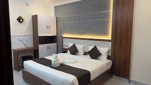 Deluxe Double Room | Desk, laptop workspace, soundproofing, iron/ironing board - Cloud9 Airport Hotel (Aluva)