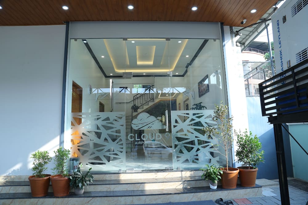 Cloud9 Airport Hotel