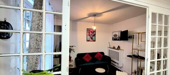 House with fenced exterior and garage 2 steps from the spa. 2 adults/1 child