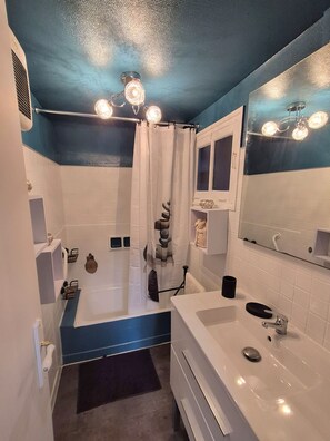 Hair dryer, soap, shampoo, toilet paper - House with exterior and garage 2 steps from the Salies thermal baths (Salies-de-Béarn)