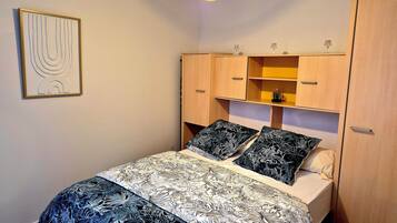 Iron/ironing board, free WiFi, bed sheets