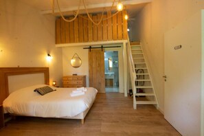 12 Schlafzimmer, Reisekinderbett, WLAN, Bettwäsche