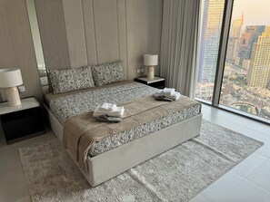 Iron/ironing board, Internet, bed sheets - Luxury apartment with Marina canal View (Liv Marina)