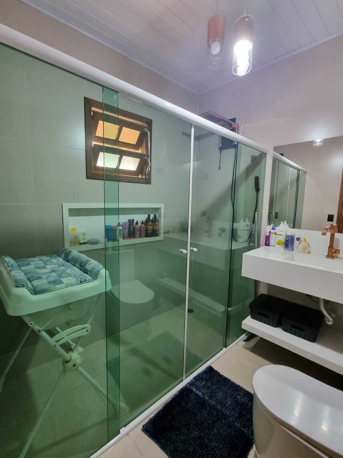 Dusche, Handtücher, Toilettenpapier