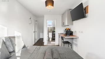 Escrivaninha, ferros/tábuas de passar roupa, Wi-Fi de cortesia