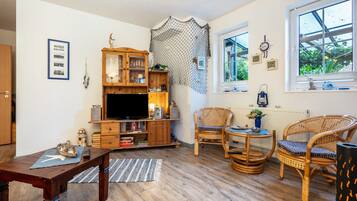 Fernseher, DVD-Player, Stereoanlage