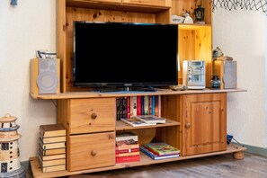 Interior - Apartment 'Ferienwohnung Mit Maritimen Flair' with Private Terrace and Wi-Fi (Lohme)