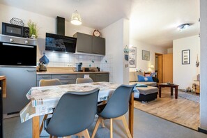 Interior - Apartment 'Ferienwohnung Mit Maritimen Flair' with Private Terrace and Wi-Fi (Lohme)