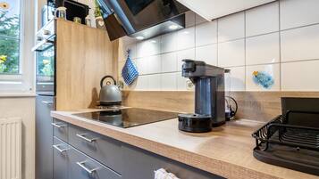 KĂŒhlschrank, Mikrowelle, Ofen, Herdplatte