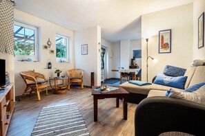 Fernseher, DVD-Player, Stereoanlage