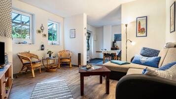 Televisión, reproductor de DVD y estéreo