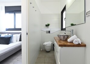 Haartrockner, Shampoo, Toilettenpapier