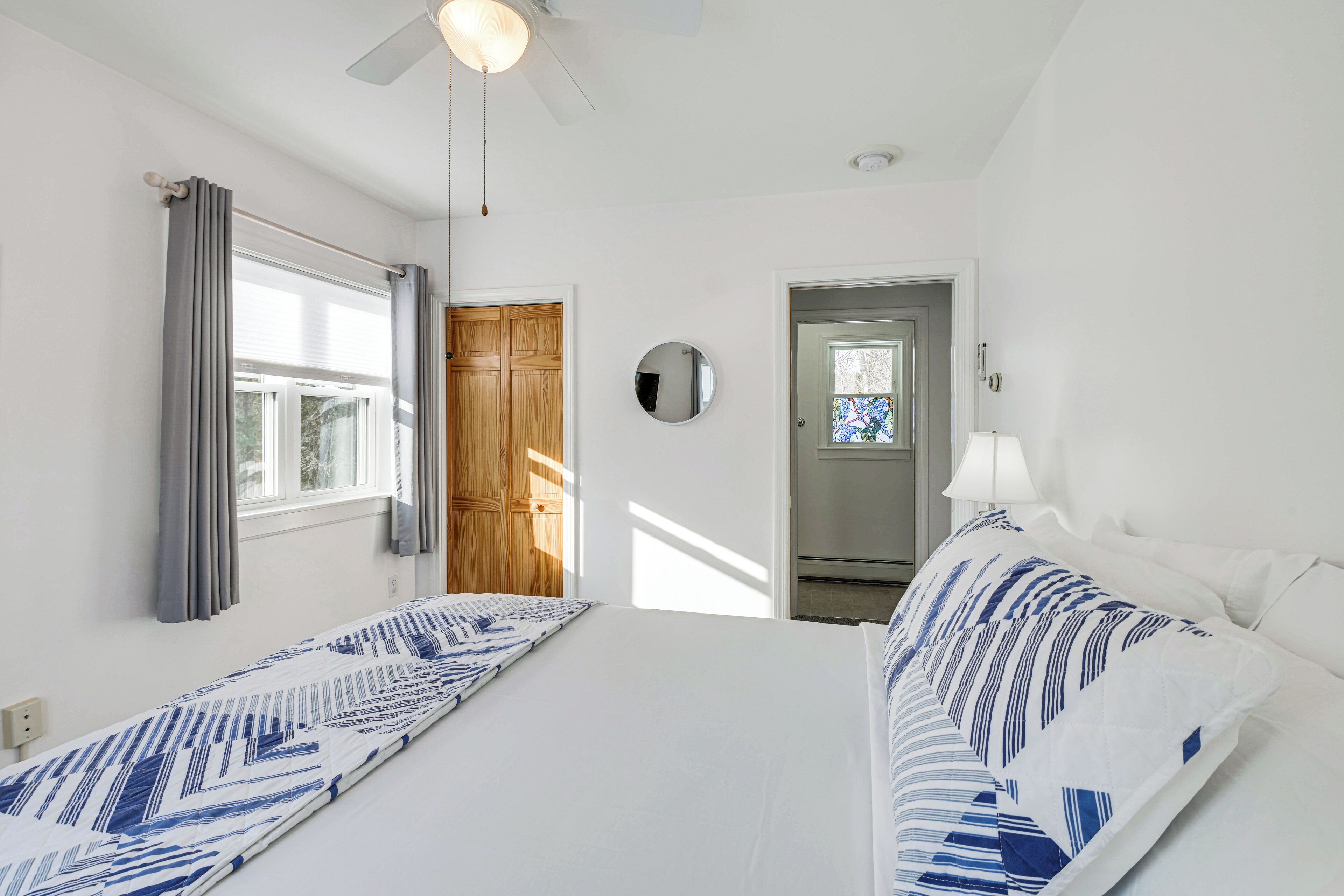 Iron/ironing board, Internet, bed sheets