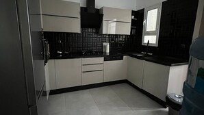 A modern kitchen with a refrigerator, stove, and cabinets. - New York meets Hergla! Fantastic modern vacation apartment near the beach (Hergla)