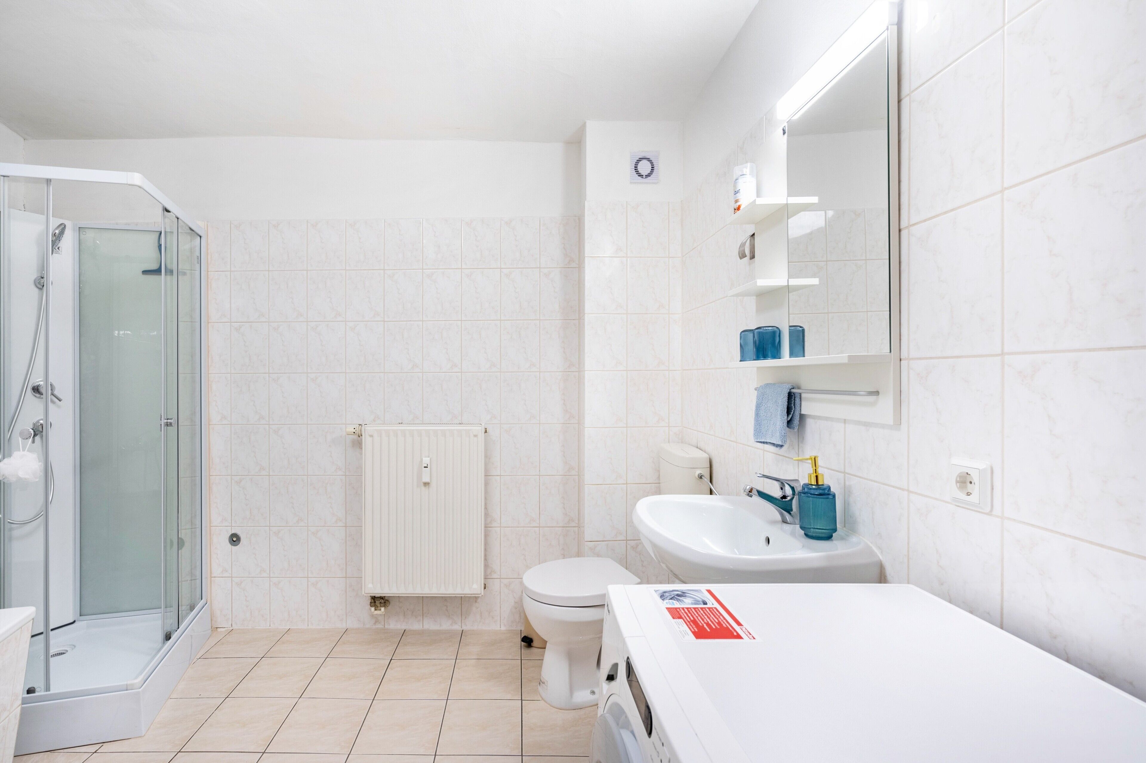 Dusche, Haartrockner, Handtücher