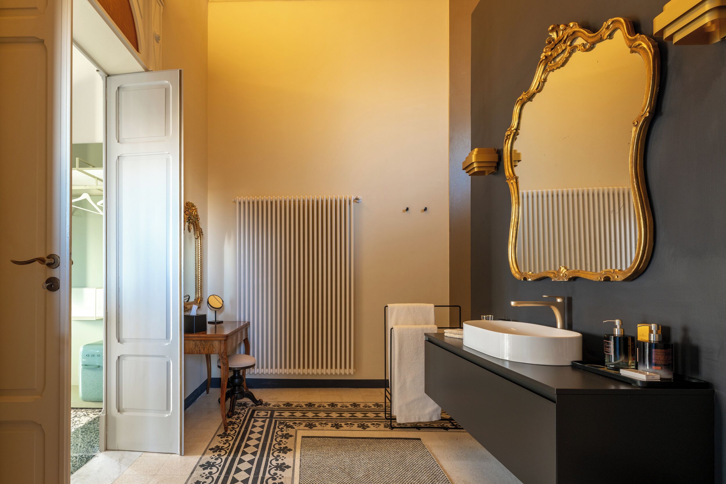 Apartamento | Baño | Ducha, secador de pelo, bidé y toallas