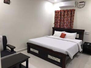 Desk, free WiFi - Sri Kamakshi Bhavan (Narayanavanam)