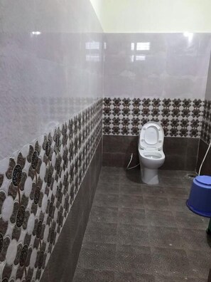 Shower, towels, soap - Sri Kamakshi Bhavan (Narayanavanam)